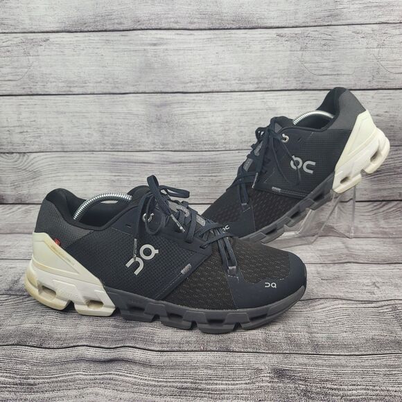 On Men’s Cloudflyer 4 Running USA Size 10 Black/White 71.98677 - Picture 1 of 11